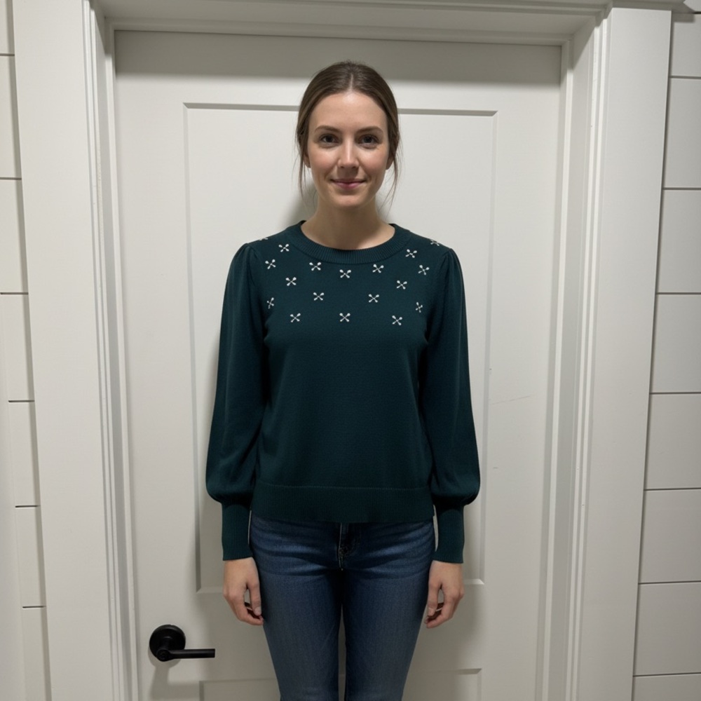 RIO&RIAN Embellished Crewneck Sweater in Dark Green
